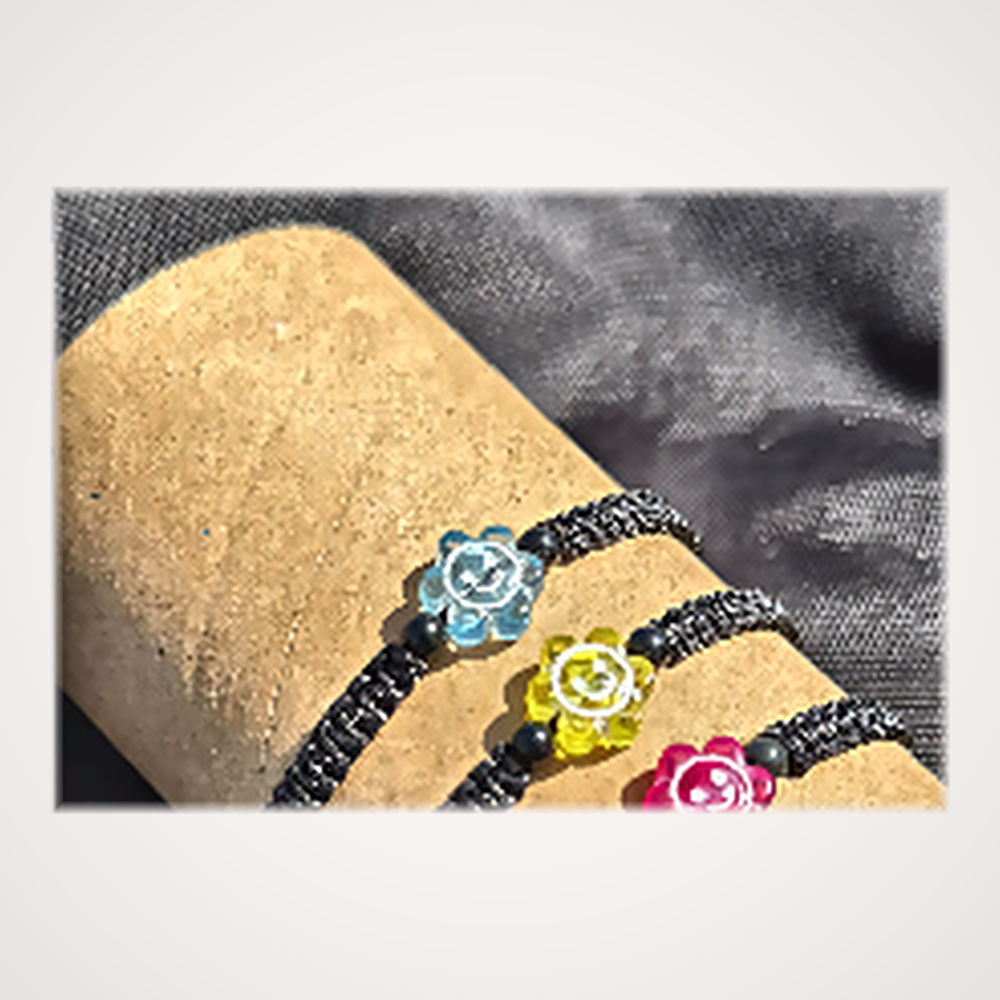 Bracelet Macramé Fleur Smiley - Bleu Ciel Givré