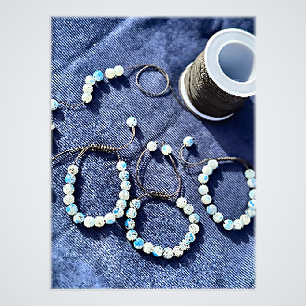 Trio Bracelets Quartz Craquelé Océan - Perles Marbrées Bleu Azur & Cordon Macramé