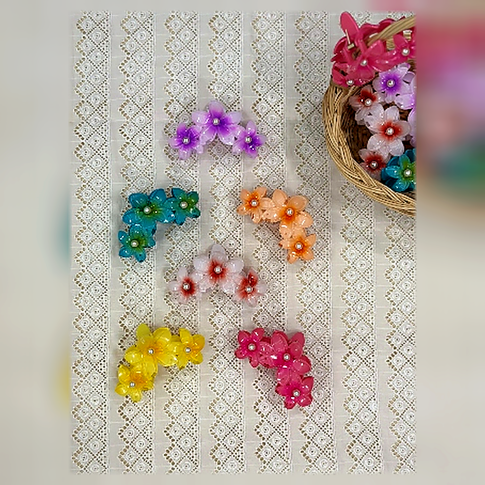 Flora Pearl Blossom Claw Clip