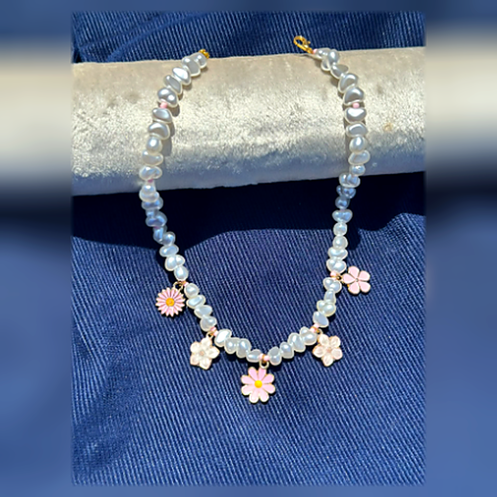 Sunshine Daisy Petite Pearl Choker