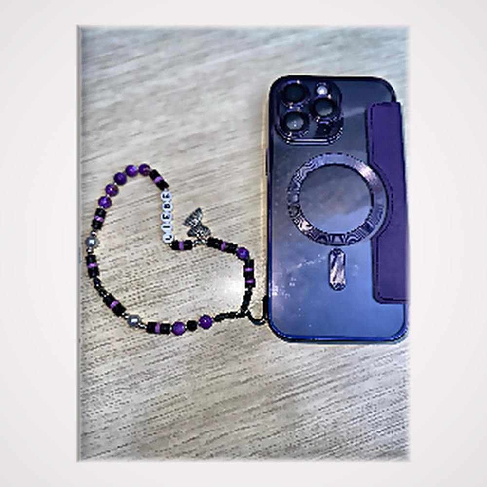 Bijou de Téléphone Personnalisé Heishi - Violet Améthyste, Papillon & Prénom